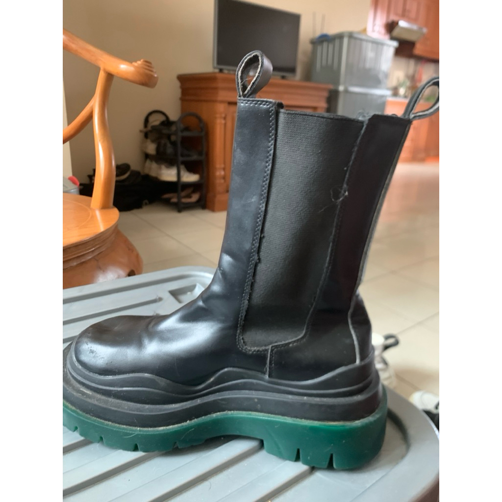 Sepatu boot Bottega Veneta