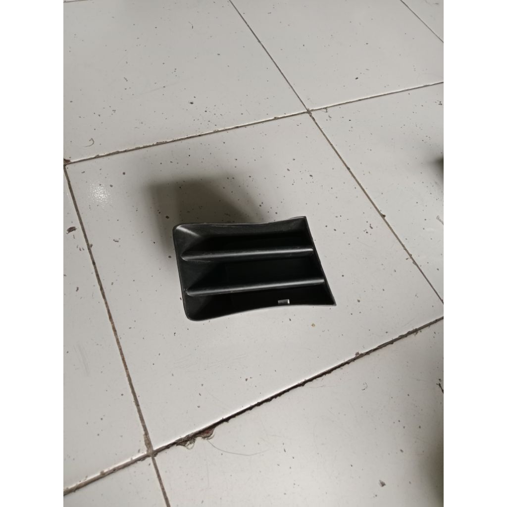 cover tutup bemper kanan samping foglamp Avanza Xenia 2008 2010 bekas original