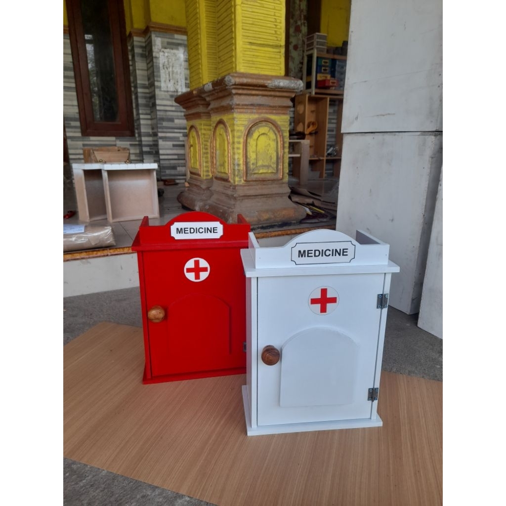 Kotak Obat P3K Kayu Estetik - Lemari Medis Gantung Dinding Minimalis - Kotak Penyimpanan Obat 2