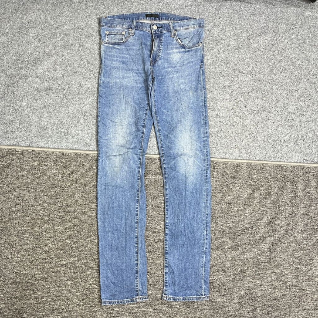 uniqlo jeans pria melar