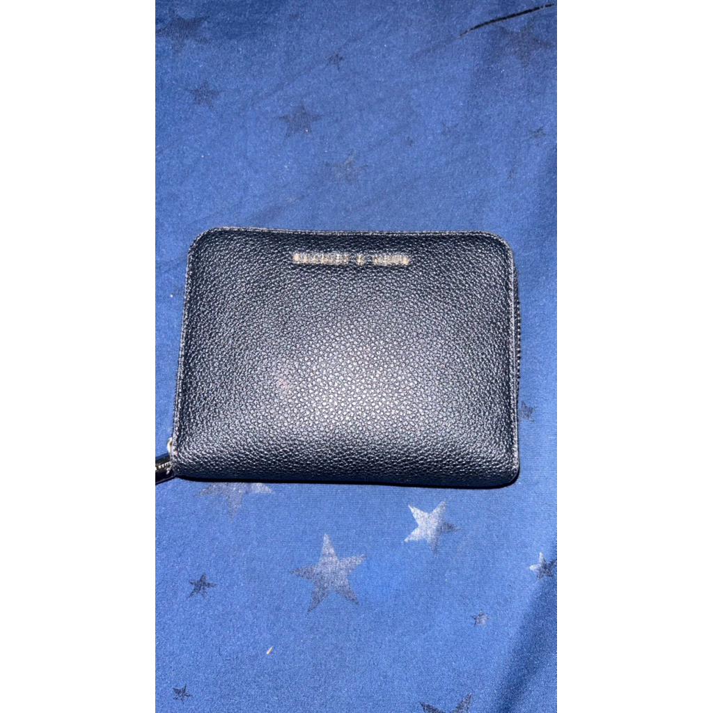 Dompet Charles and Keith