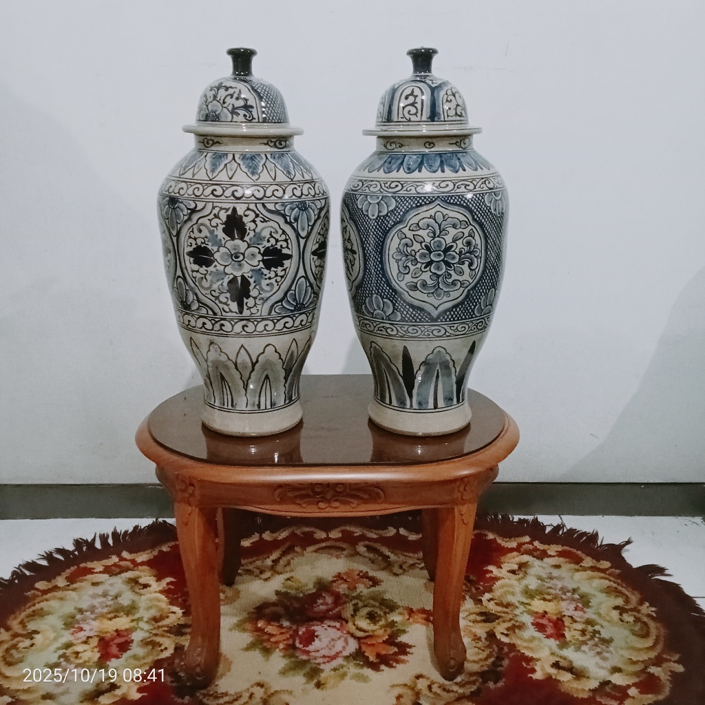 Guci keramik motif bunga biru/ Keramik dekorasi rumah
