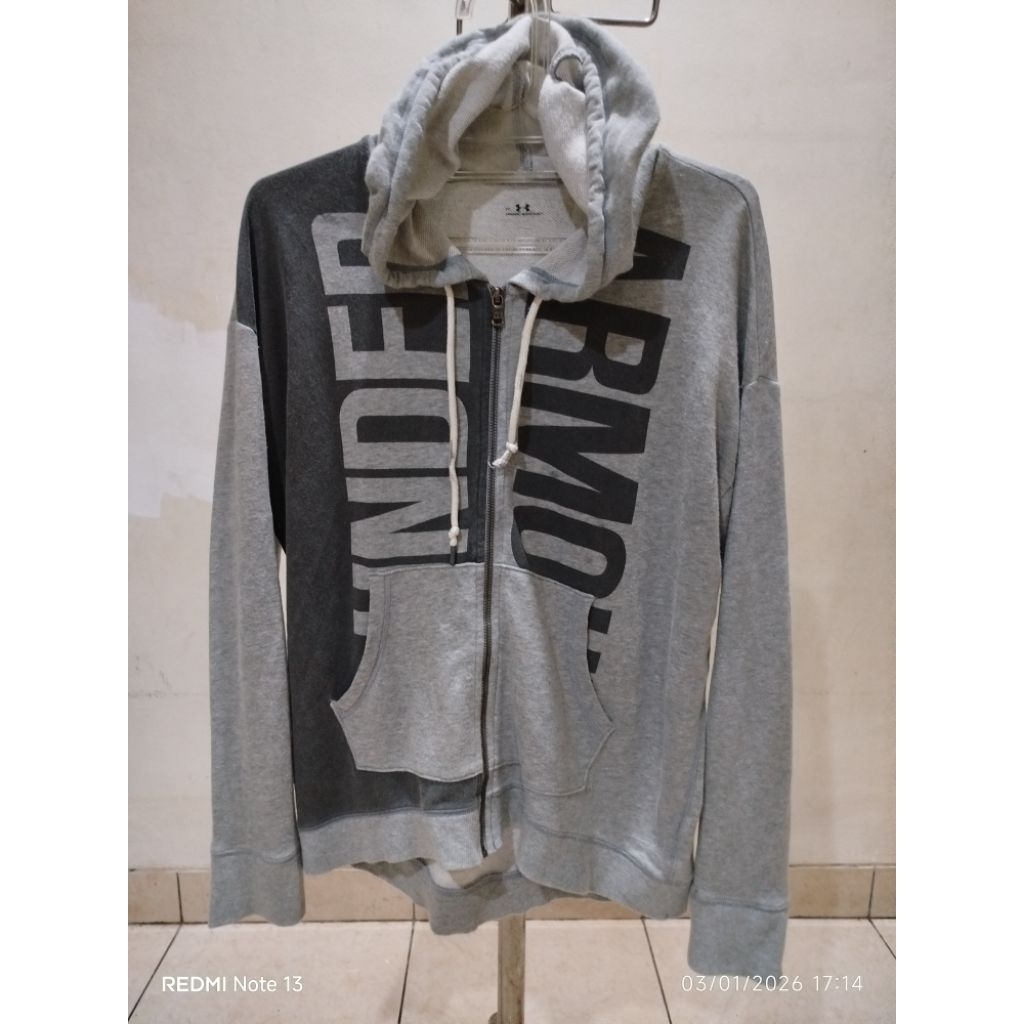 Zip Hoodie Under Armor SlimFit jarang ada