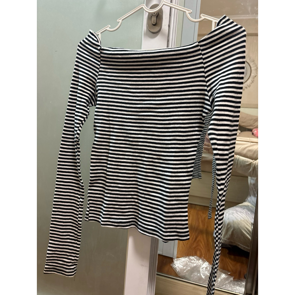 Baju rajut sabrina motif garis garis