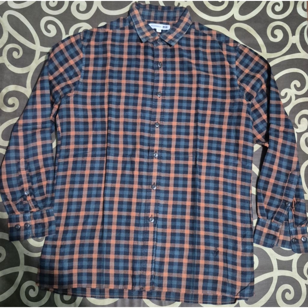 Kemeja Flanel Uniqlo Pria Size M Original —  Preloved