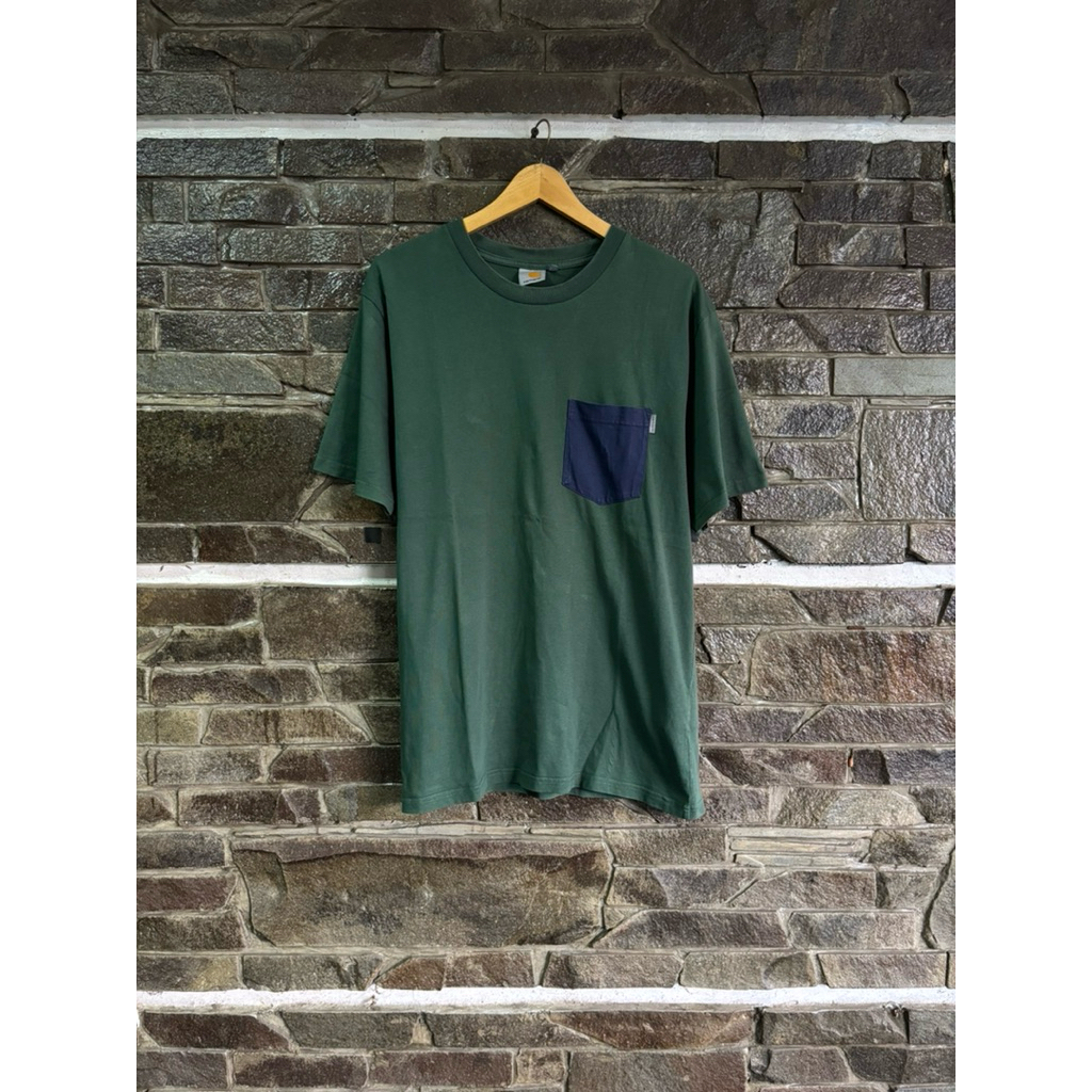 Carhartt • Short Sleeve Contrast Pocket Tee / Kaos Tshirt Size XL (75x57cm) Original Preloved Used S