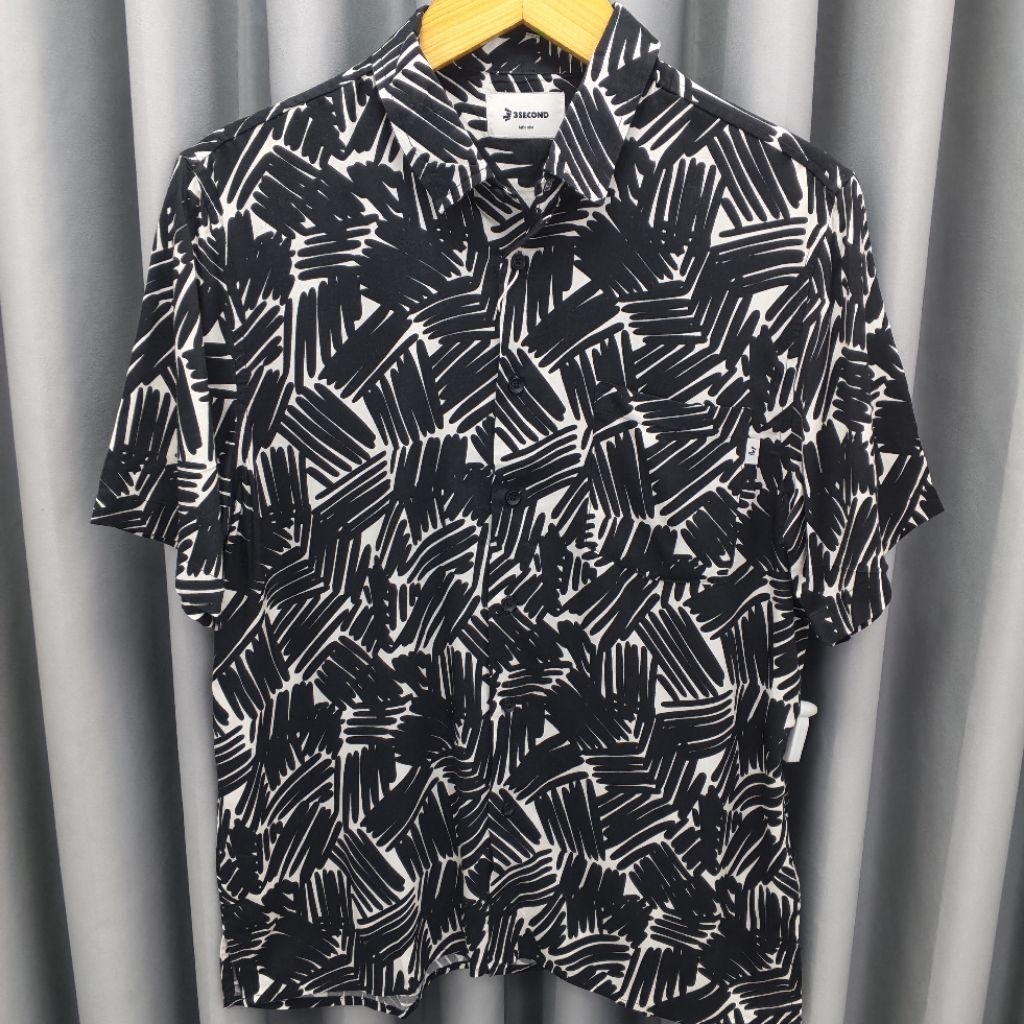 3SECOND - KEMEJA PRIA TANGAN PENDEK REGULAR FIT ORIGINAL 3SECOND