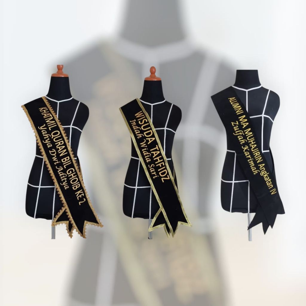 Sehari Jadi, Selempang Wisuda Bordir,Custom Bordir Nama 2Baris