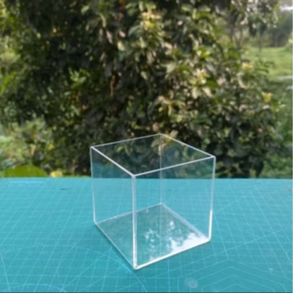Kotak akrilik kecil serbaguna