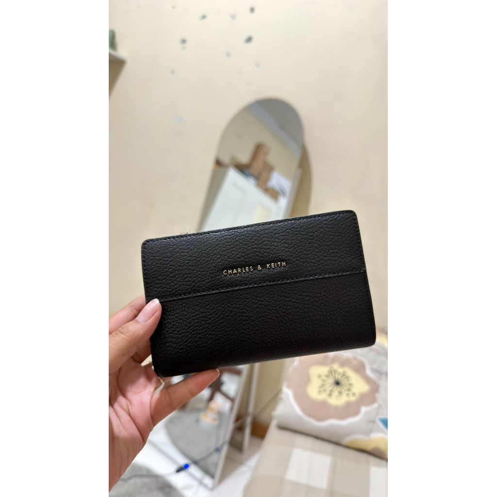 PRELOVED DOMPET CHARLES & KEITH