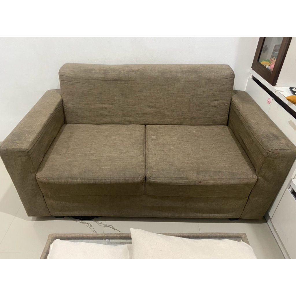 Sofa 2 seater + MEJA KACA uk 150 cm 80 cm (warna wood) preloved
