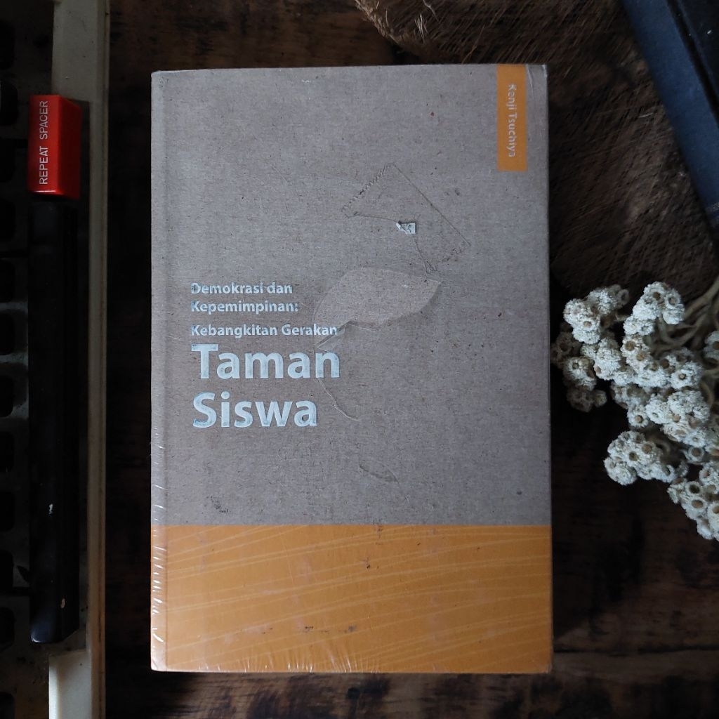 DEMOKRASI DAN KEPEMIMPINAN : KEBANGKITAN GERAKAN TAMAN SISWA Oleh : Kenji Tsuchiya [ORIGINAL]