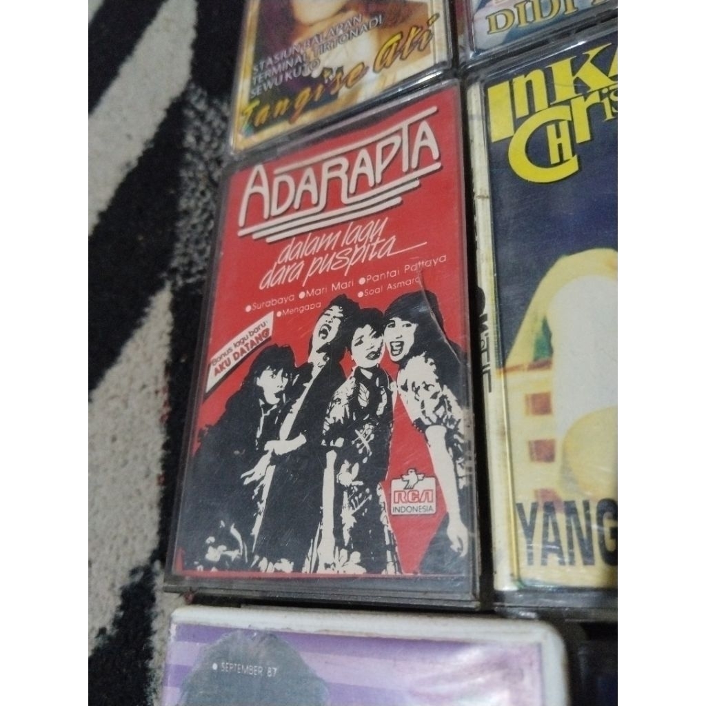 kaset pita adarapta / dalam lagu dara puspita