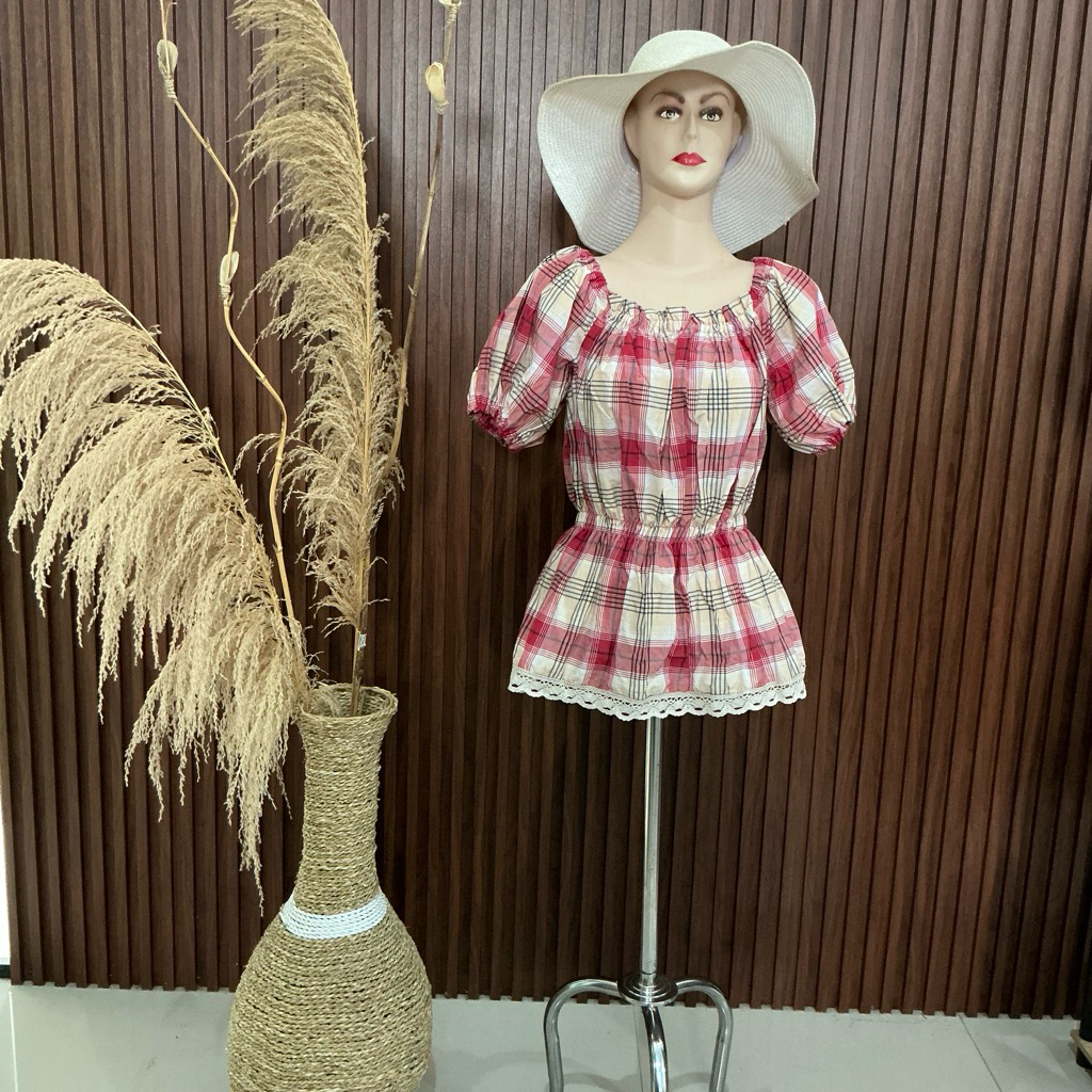 Atasan Sabrina Kotak Merah