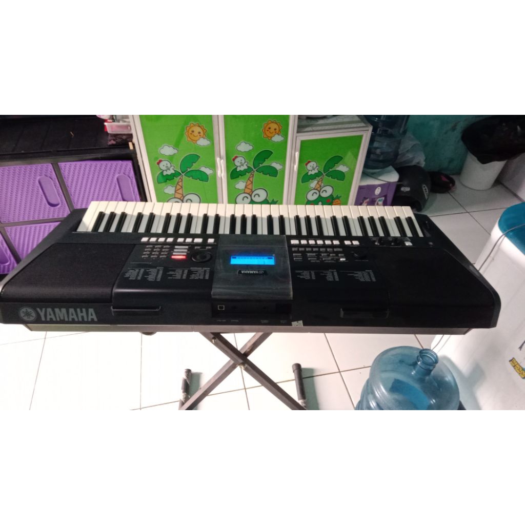Keyboard yamaha psr e423