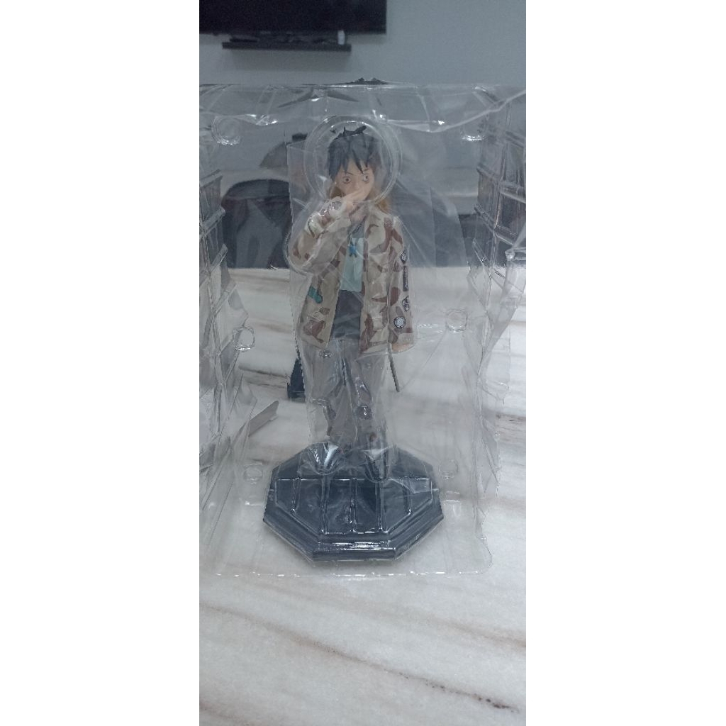 Action figure one piece Luffy