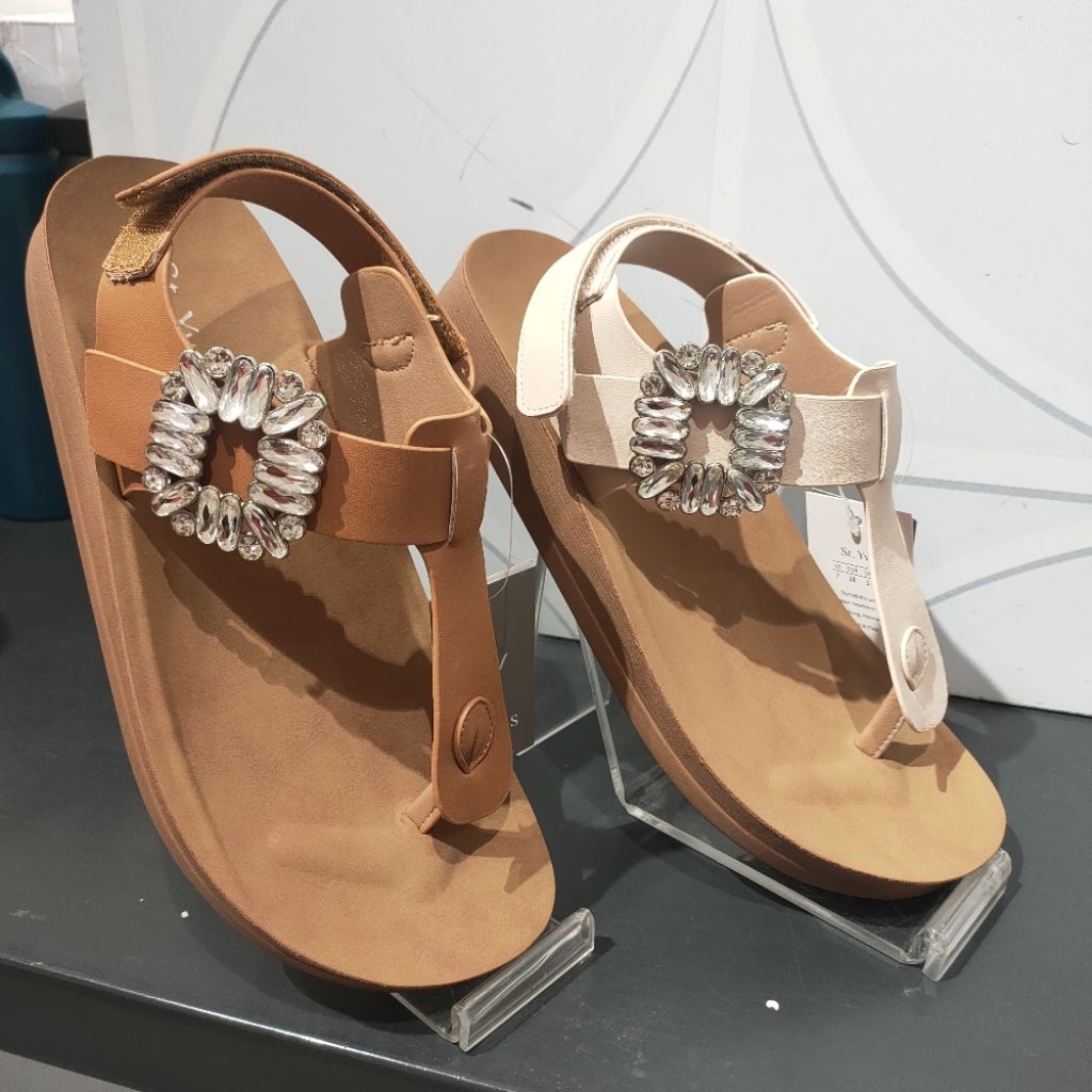 sandal wanita merk st.yves by matahari