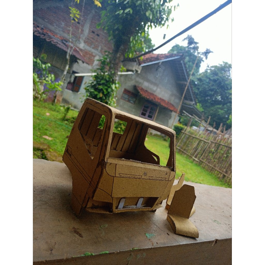 kabin miniatur truk canter skala 14