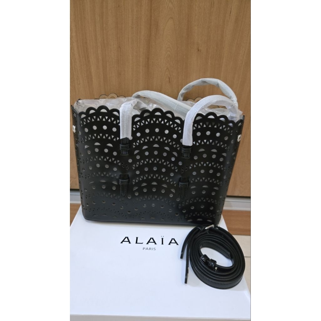 Bucket bag alaia black
