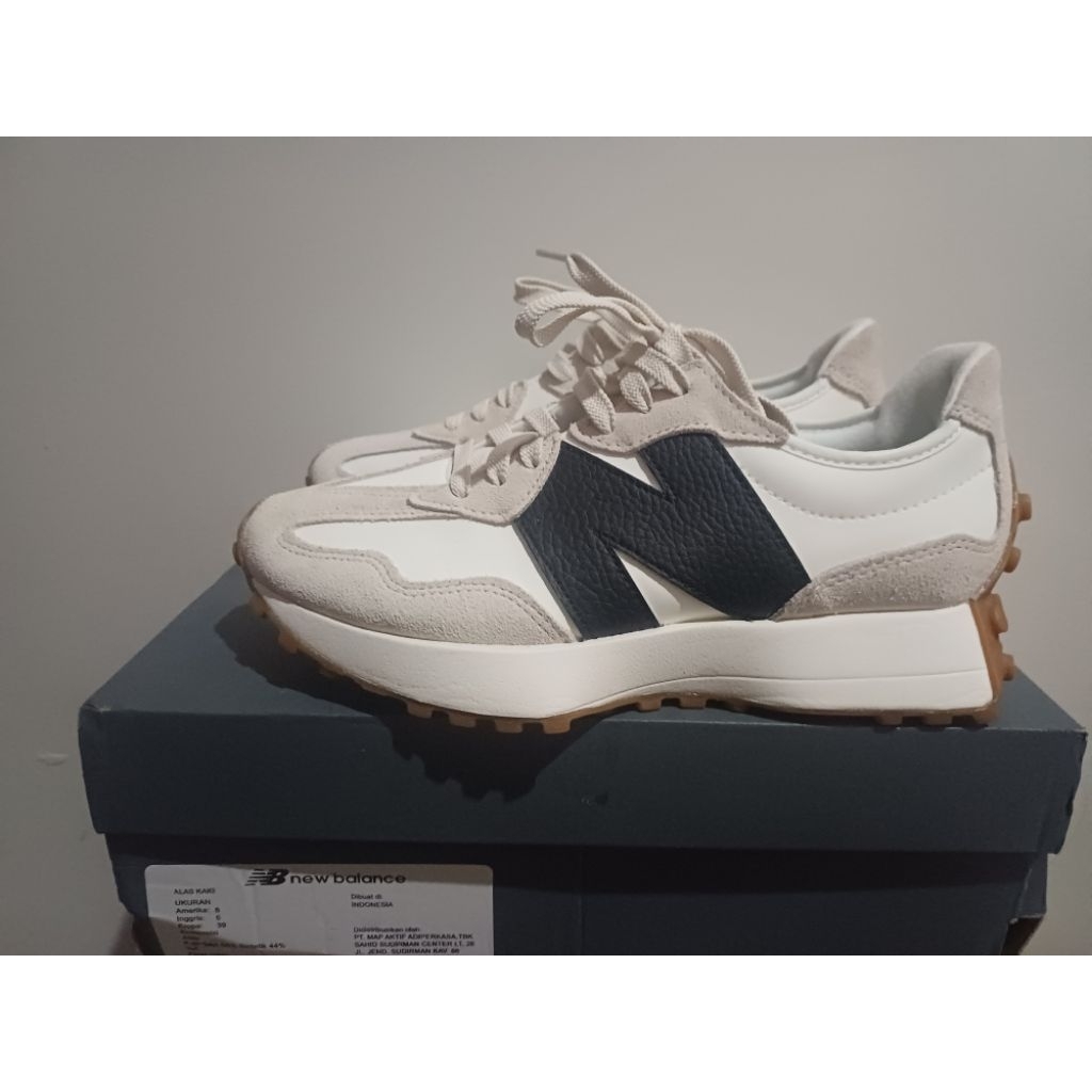 New Balance 327 second like new