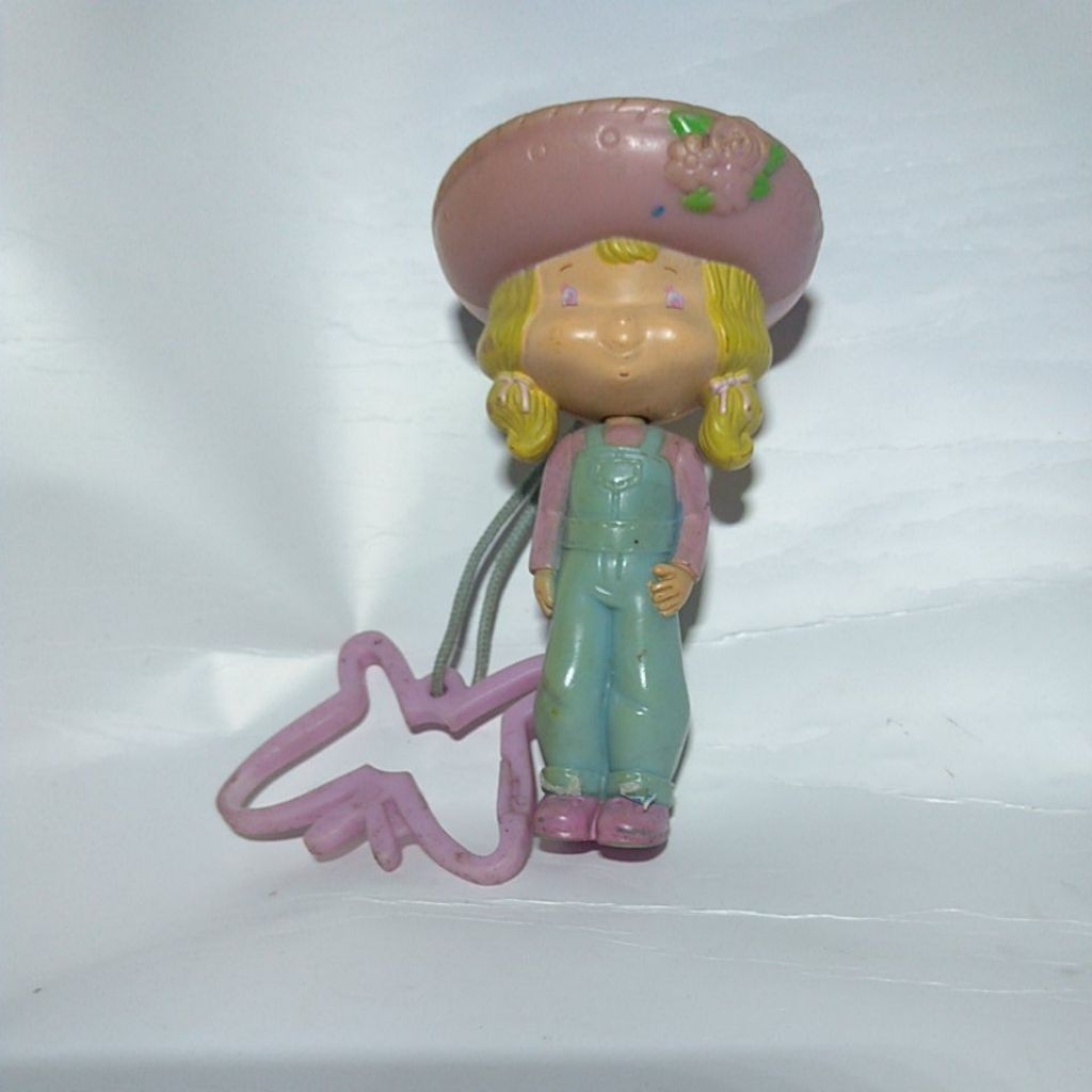 Mainan McDonald/MCD Figure Strawberry Shortcake 2005 (Angel Cake)