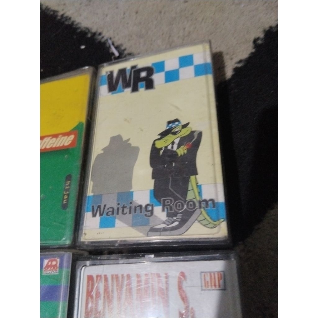 kaset pita waiting room / st