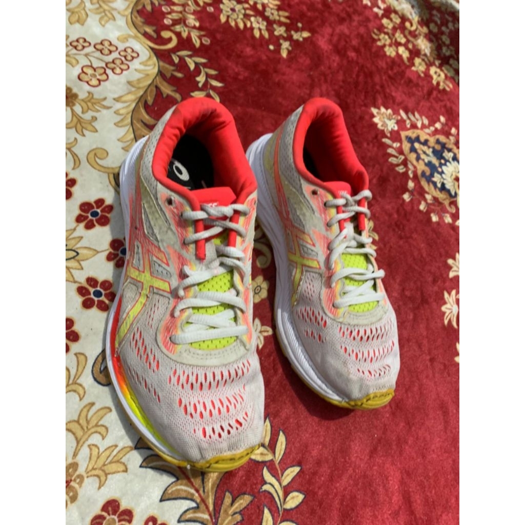 sepatu asik putih kuning