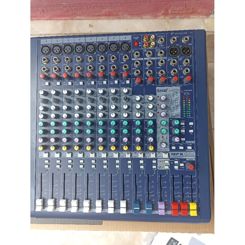 Mixer Soundcraft MFX 8/2