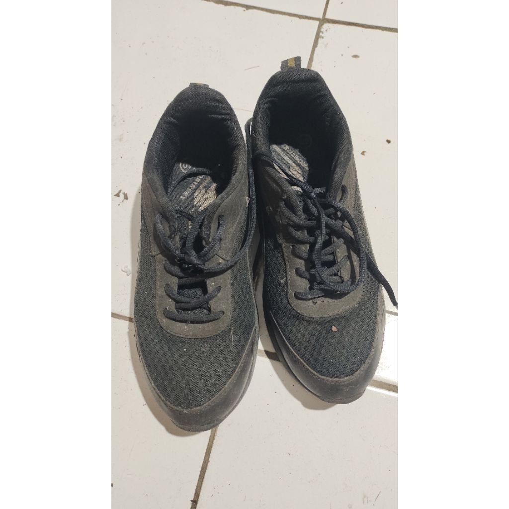 Sepatu preloved Aero street full black 40
