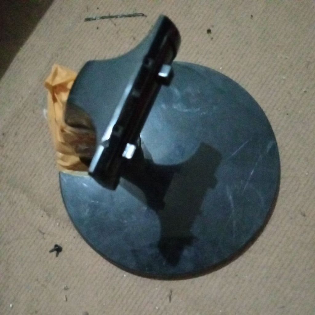 Kaki Monitor Samsung LC24F390