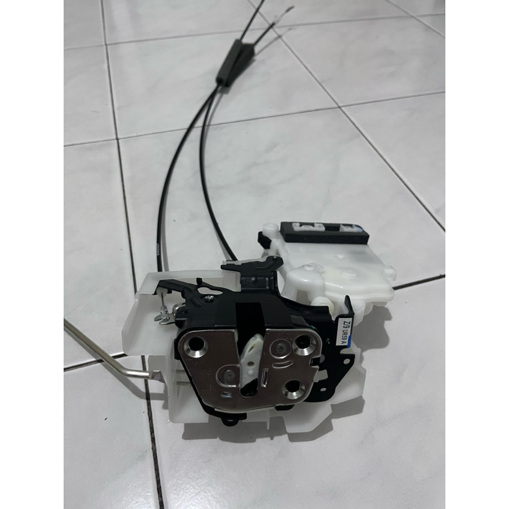Door Lock Ford Everest TDCI Depan Kiri