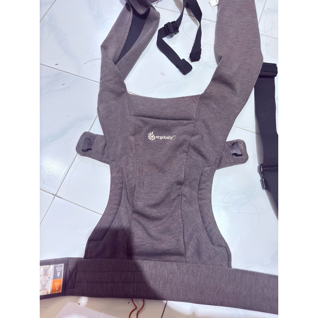 preloved gendongan mshape ergobaby embrace original