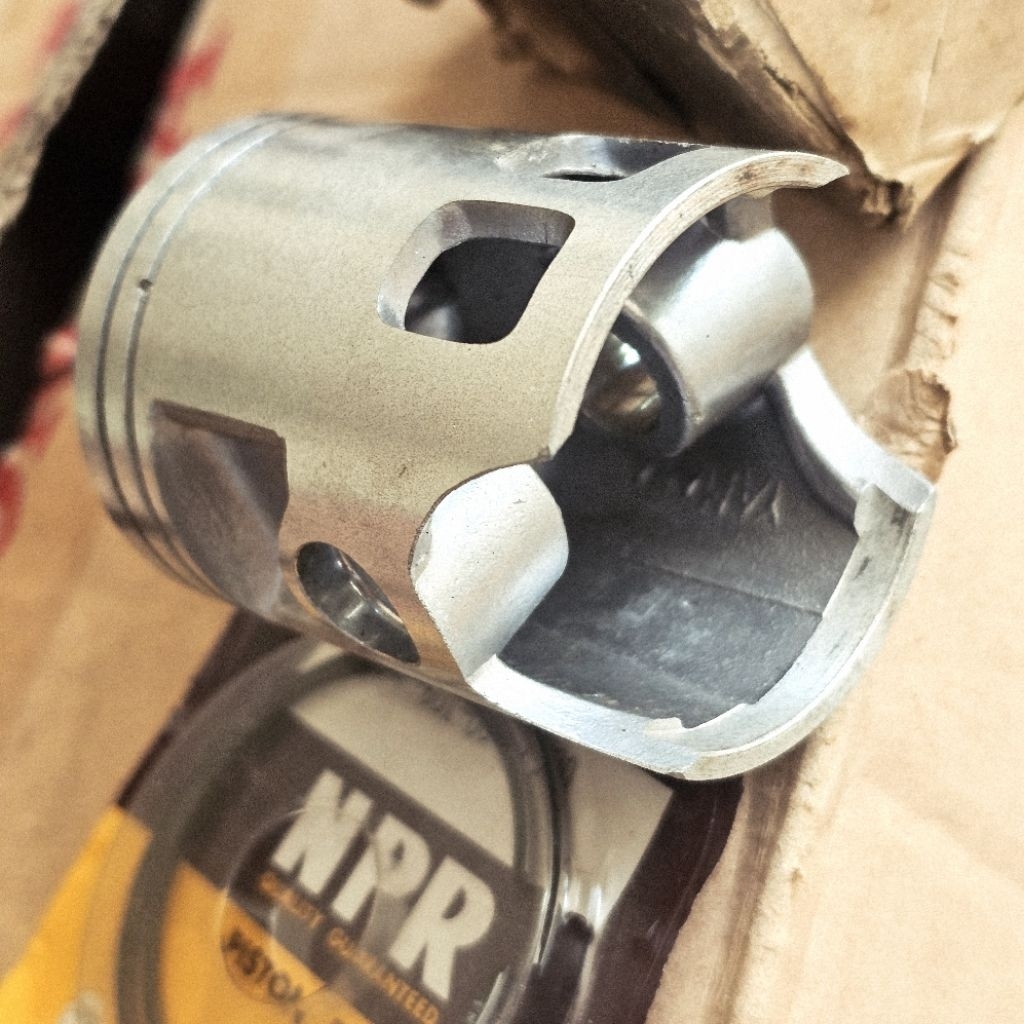 Piston yamaha RX100 1.00+ ring piston .NOS