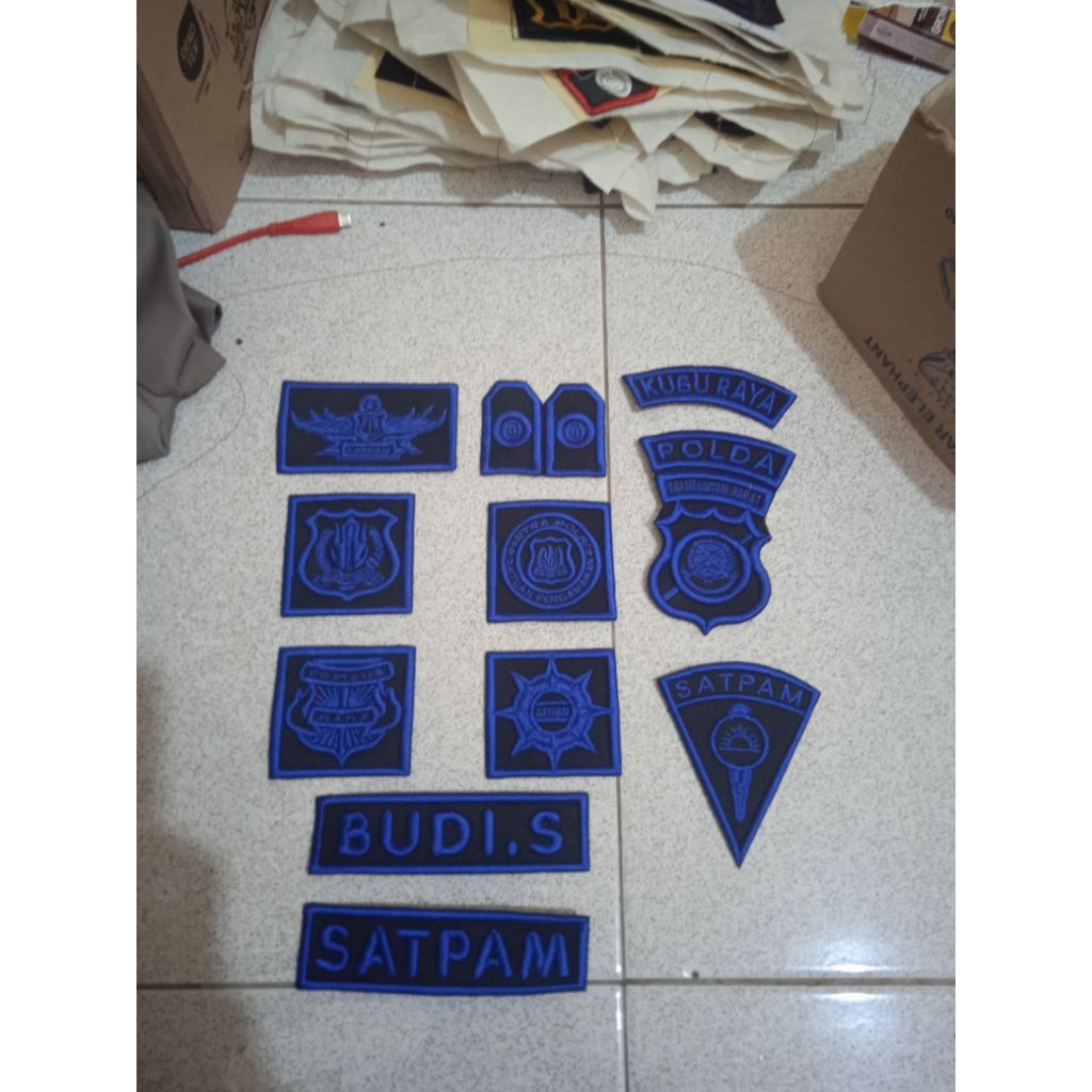 12 set atribut satpam warna biru