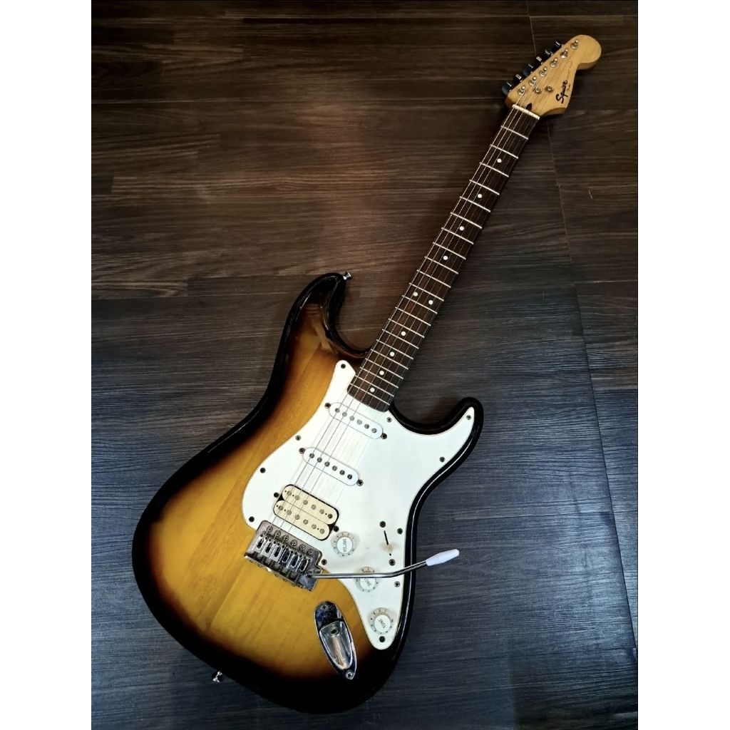 Gitar Squier Bullet Stratocaster HSS MII