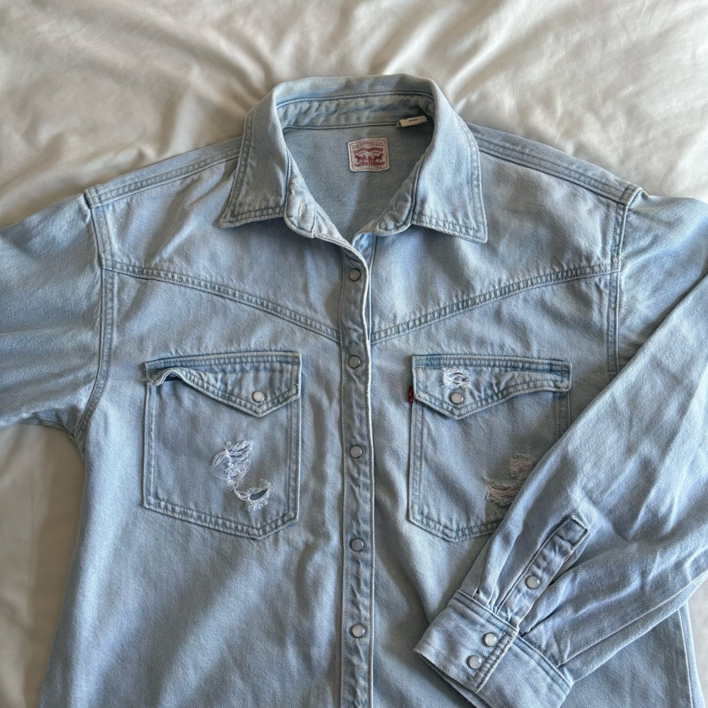 Preloved Levi’s Light Denim Shirt Levis Kemeja Jeans Wanita