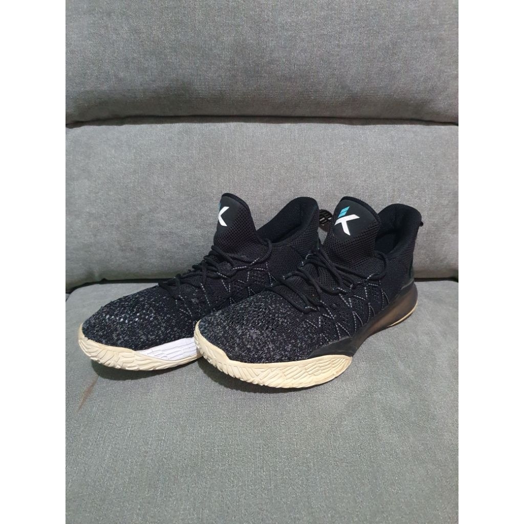 Sepatu Basket Second (Size 43)
