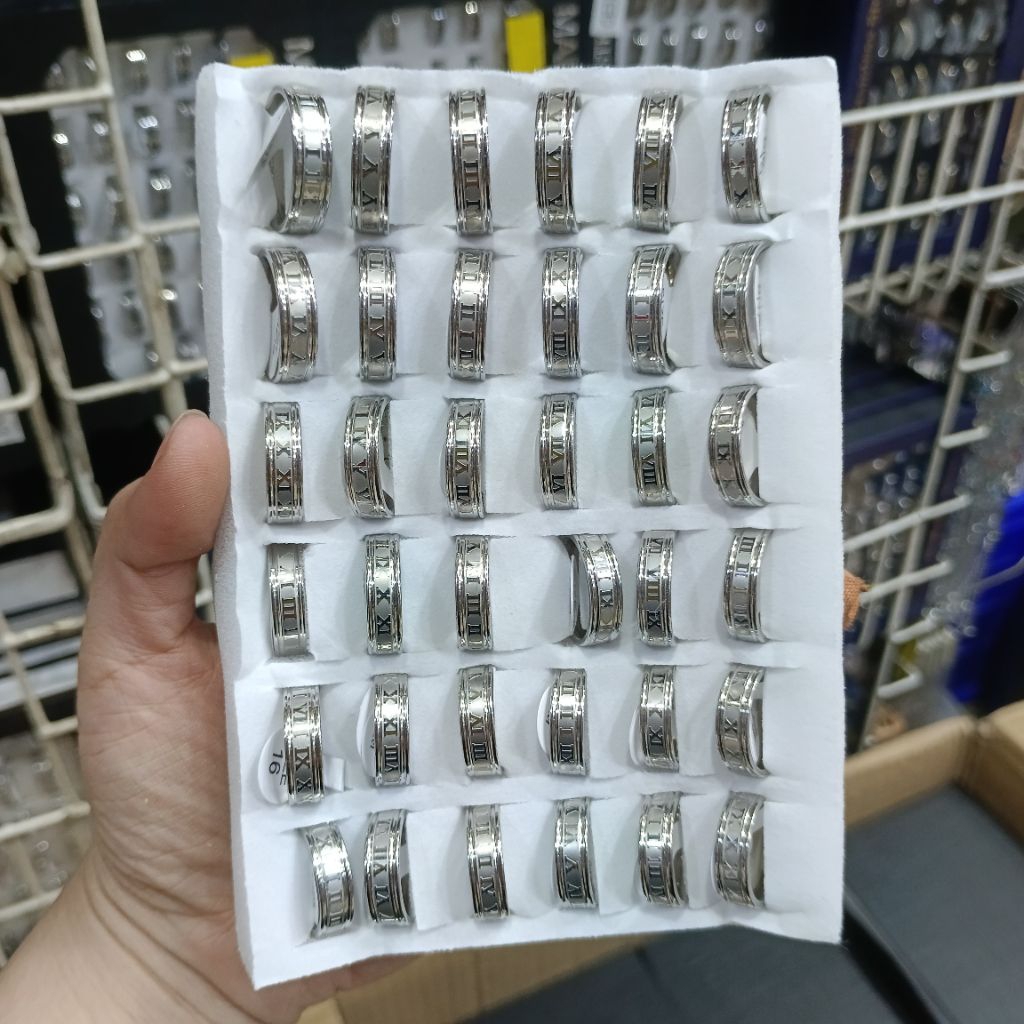 CINCIN TITANIUM MOTIF ANGKA ROMAWI