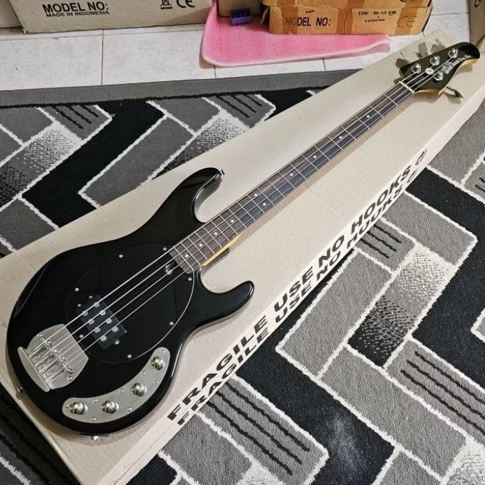 Gitar bass Musicman stingray new