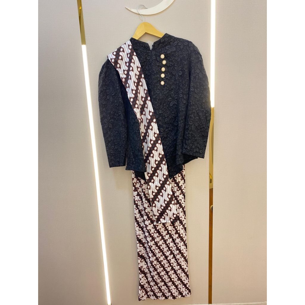 KEBAYA ONE SET ATASAN HITAM DAN ROK | kebaya one set dengan selendang