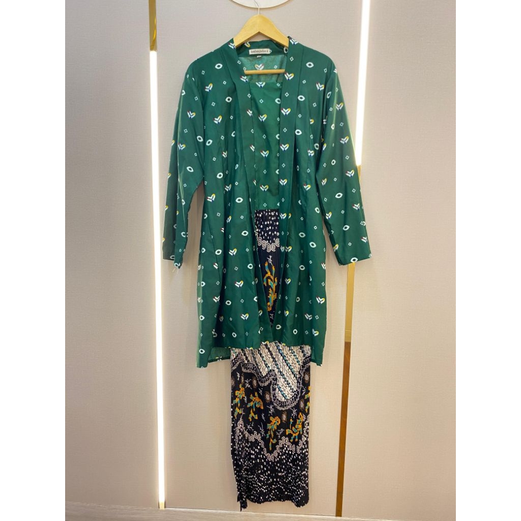 KEBAYA ONE SET | kebaya one set real pict atasan hijau dan rok batik