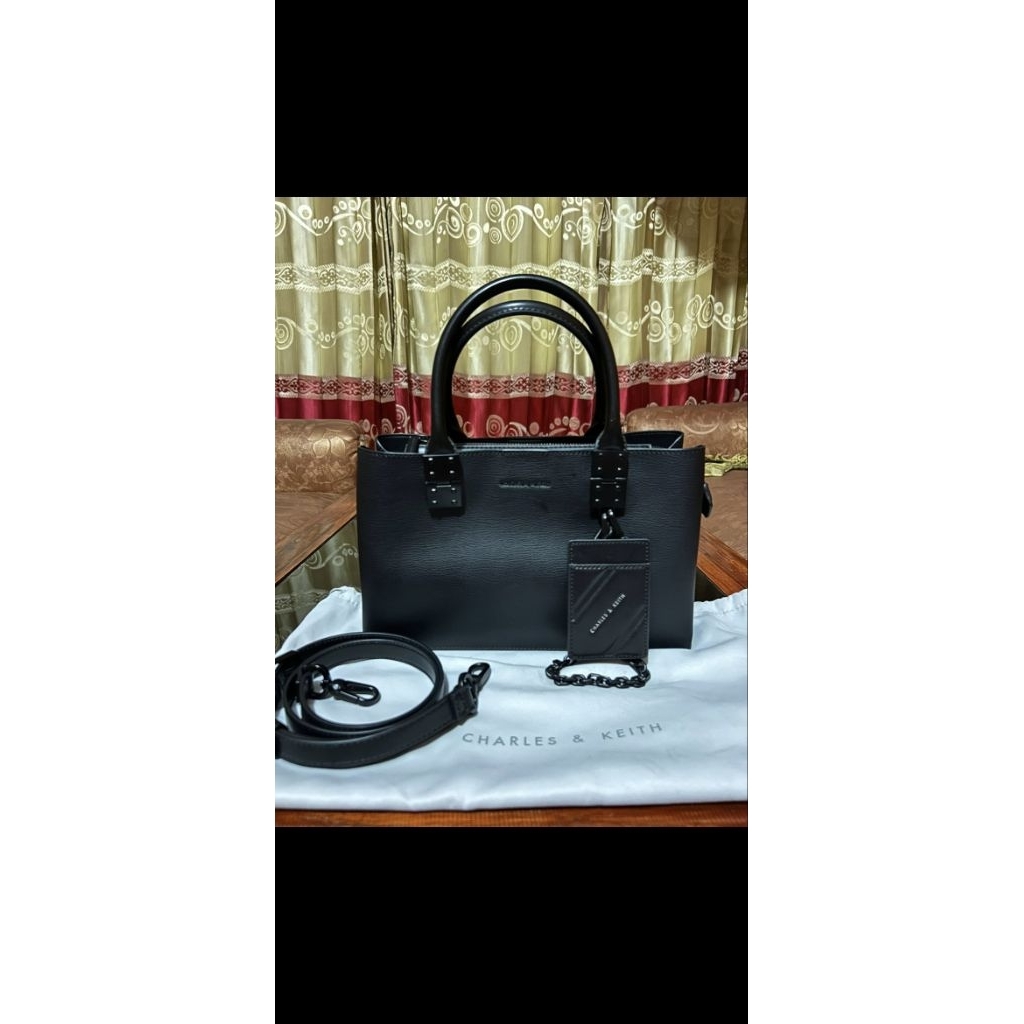 preloved tas charles and keith,