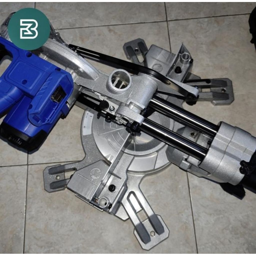 Bekas Hobi Miter Saw Sliding 7" Cordless 18V HL