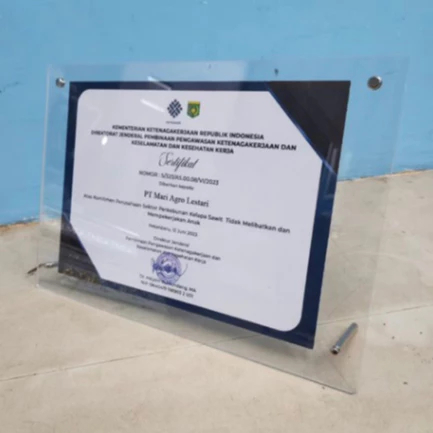 Frame Akrilik Jepit ( Frame Meja Akrilik ) Stand Layar Akrilik/Bingkai Foto Akrilik/Sign Holder Akri