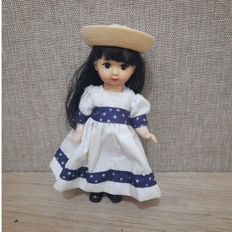 Boneka Madame Alexander dari Happy Meal McDonald's 2005