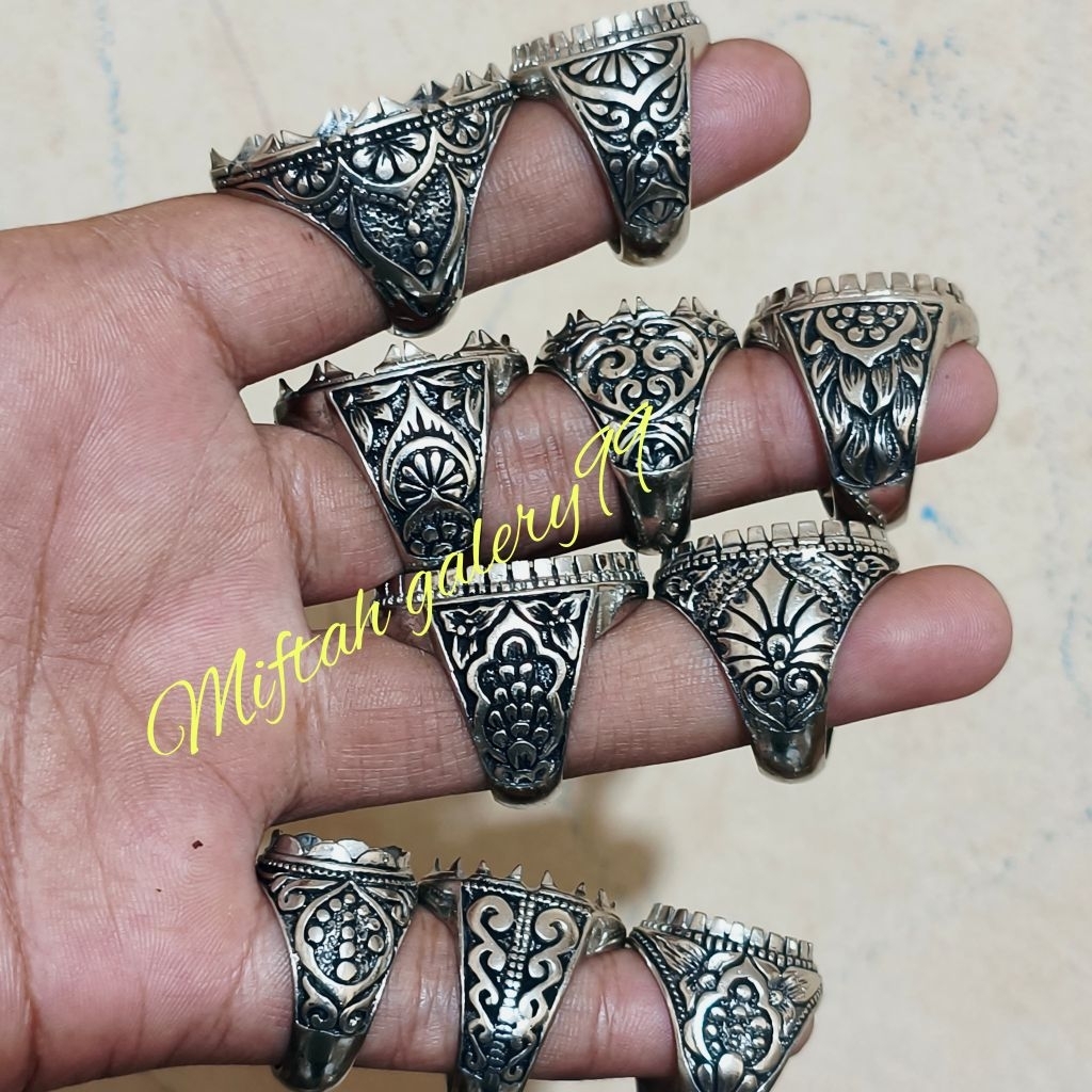 Emban cincin alpaka ukir kombinasi hitam