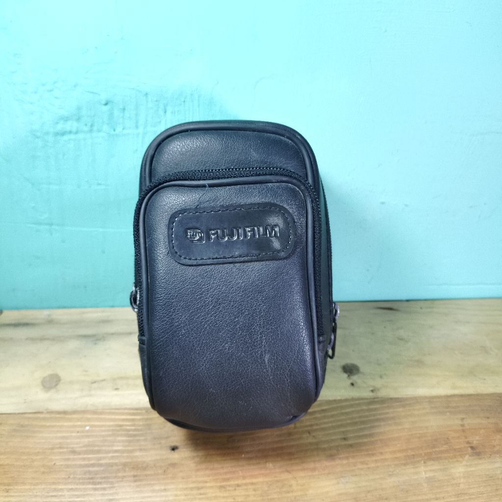 pouch / dompet digicam fujifilm