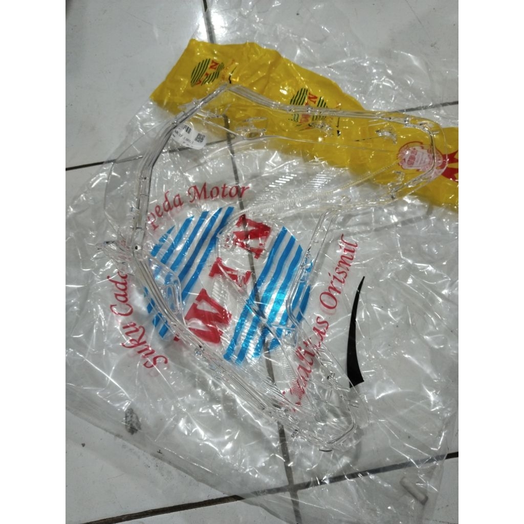 mika lampu depan gear 125 merk win kaca lampu yamaha gear