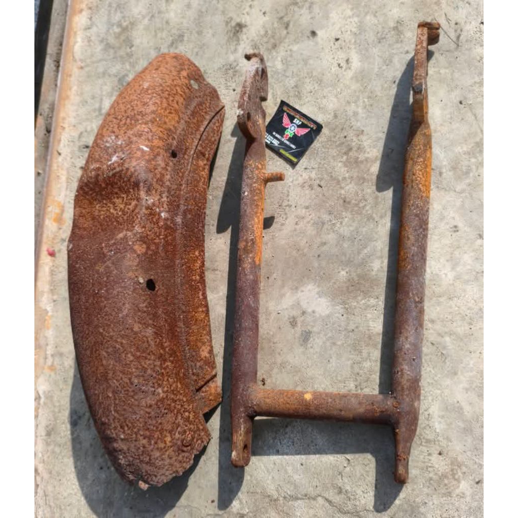 Spakbor depan DKW Hummel DKW Super original kondisi bahan dan swing arm DKW.