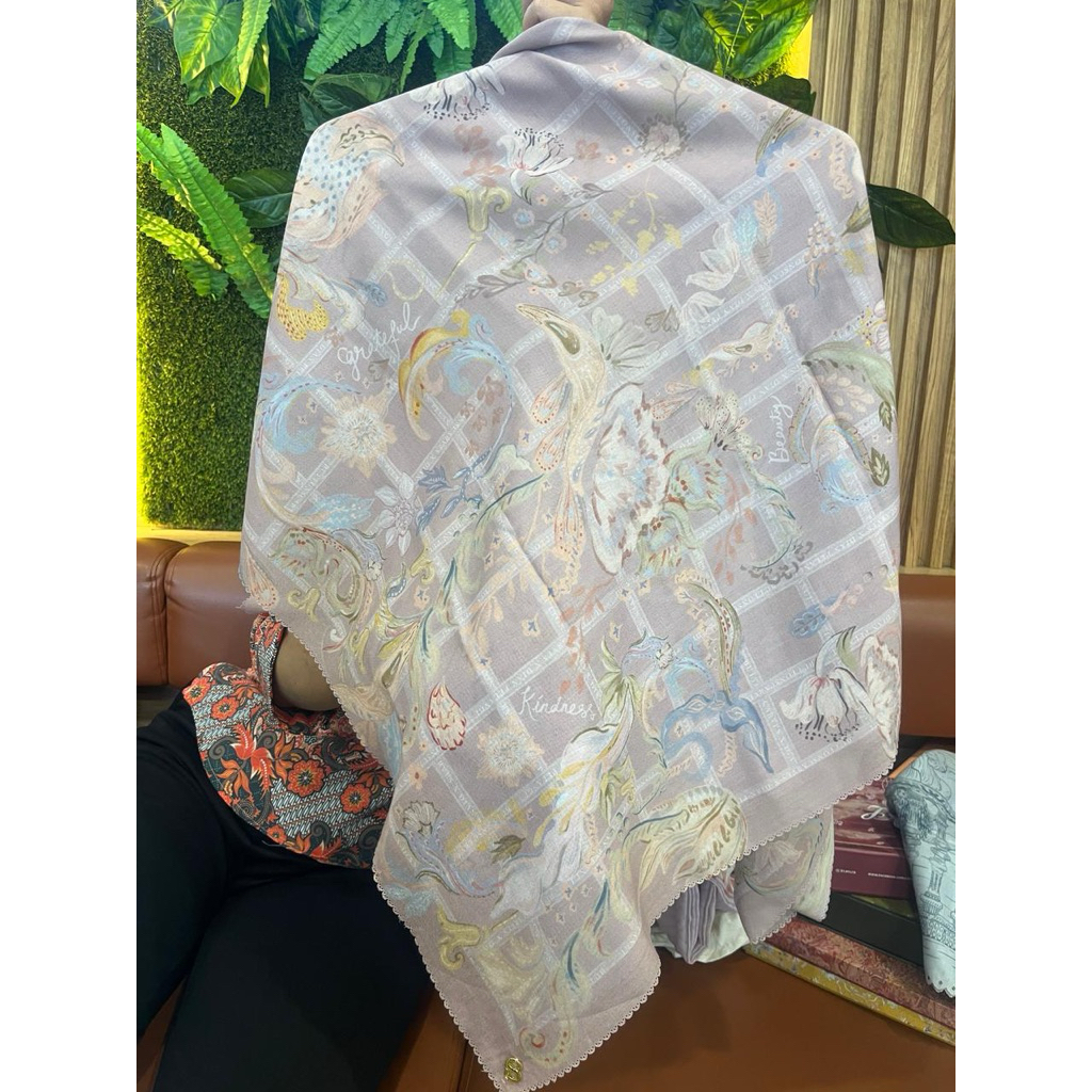 Autograph Dian Pelangi X Buttonscarves